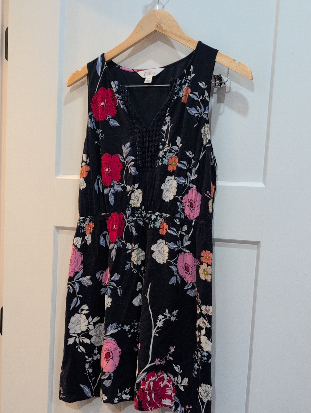 Market And Spruce Floral V-Neck Black with Pink & Red Flowers